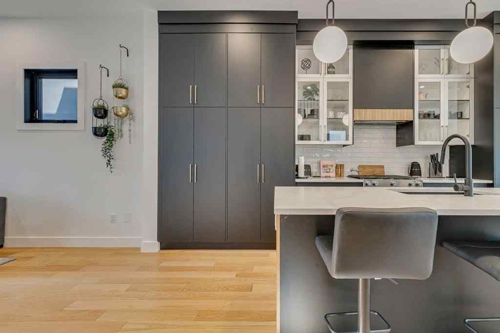 MLS® A2269379 - 2219 32 Street SW in Killarney/Glengarry Calgary, Residential