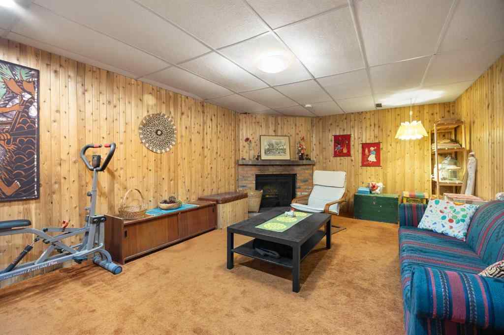 MLS® A2269382 - 4207 Villa Crescent NW in Varsity Calgary, Residential