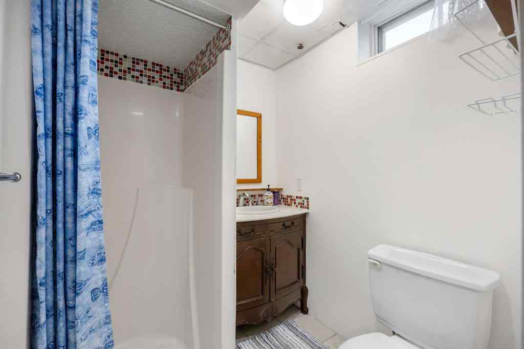 MLS® A2269382 - 4207 Villa Crescent NW in Varsity Calgary, Residential