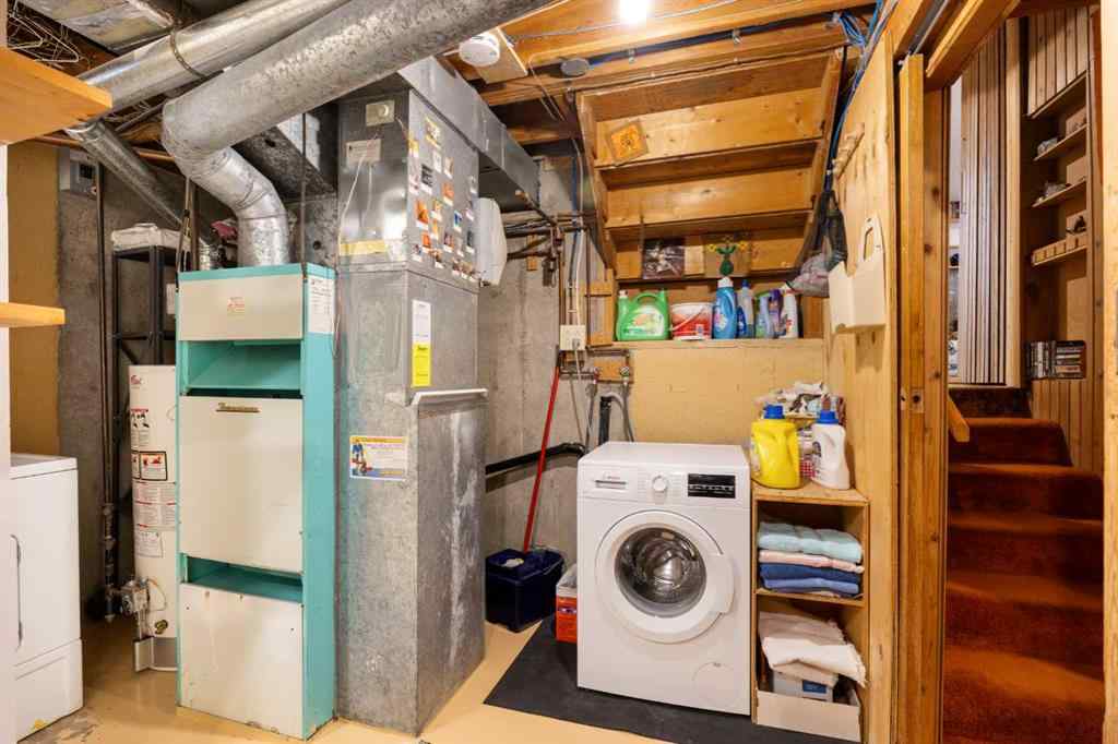 MLS® A2269382 - 4207 Villa Crescent NW in Varsity Calgary, Residential