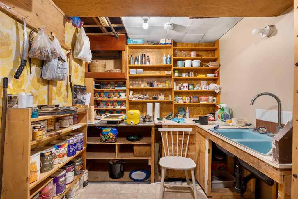 MLS® A2269382 - 4207 Villa Crescent NW in Varsity Calgary, Residential