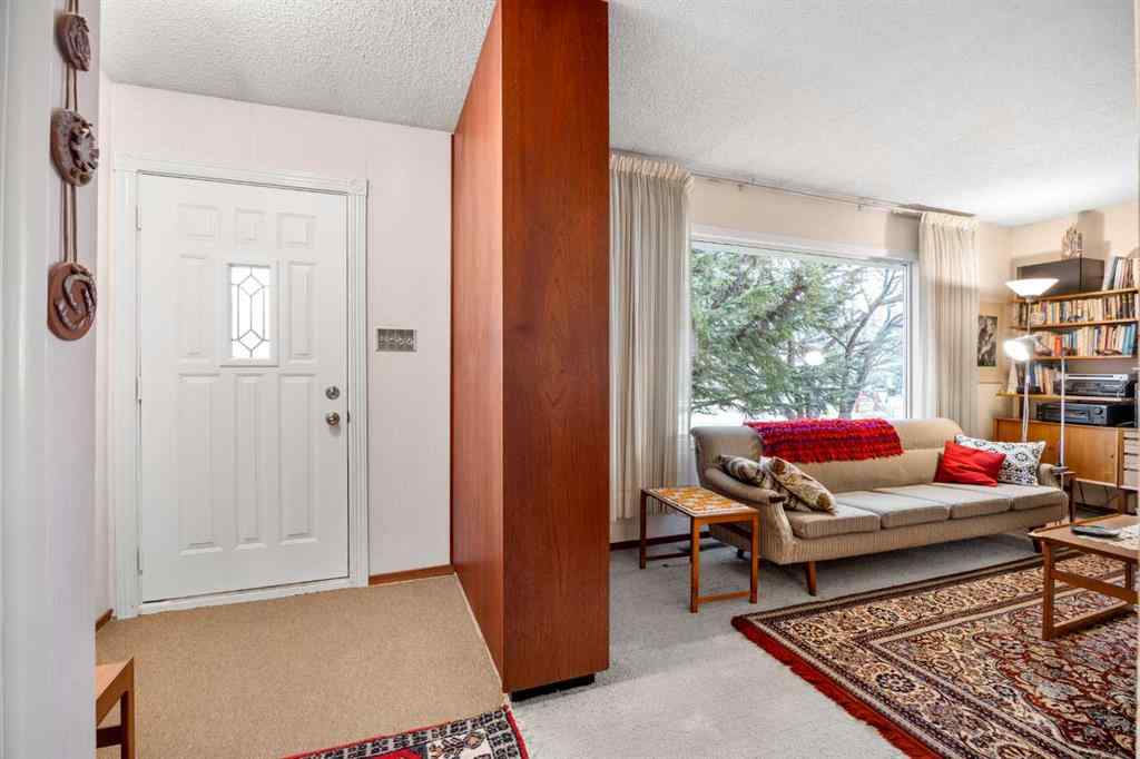 MLS® A2269382 - 4207 Villa Crescent NW in Varsity Calgary, Residential