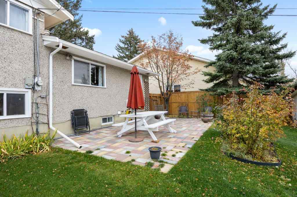 MLS® A2269382 - 4207 Villa Crescent NW in Varsity Calgary, Residential