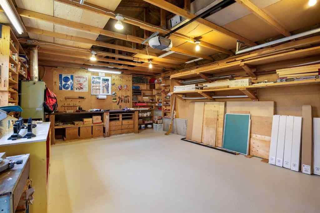 MLS® A2269382 - 4207 Villa Crescent NW in Varsity Calgary, Residential