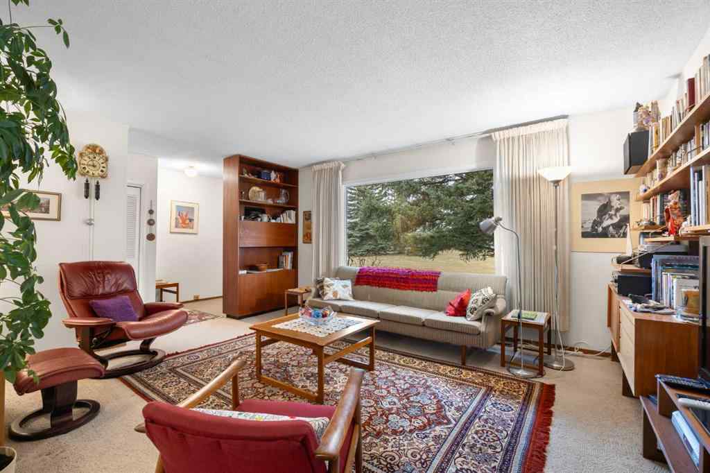 MLS® A2269382 - 4207 Villa Crescent NW in Varsity Calgary, Residential