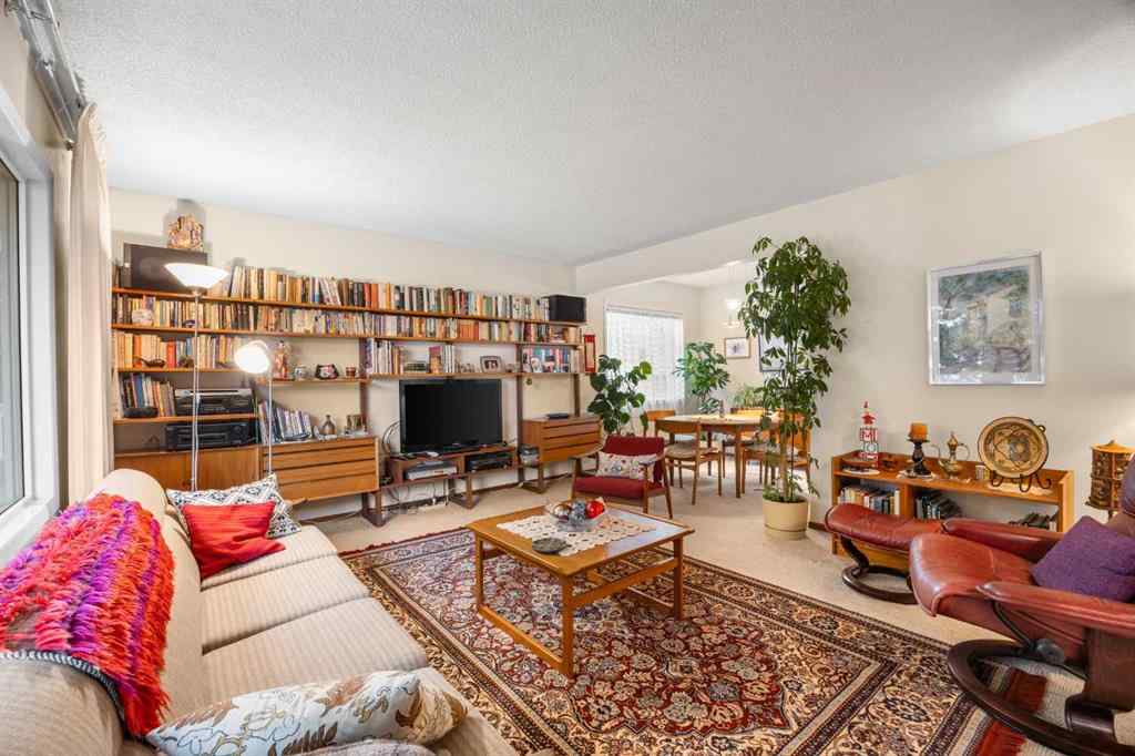 MLS® A2269382 - 4207 Villa Crescent NW in Varsity Calgary, Residential