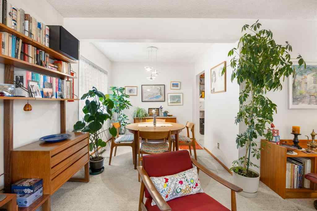 MLS® A2269382 - 4207 Villa Crescent NW in Varsity Calgary, Residential