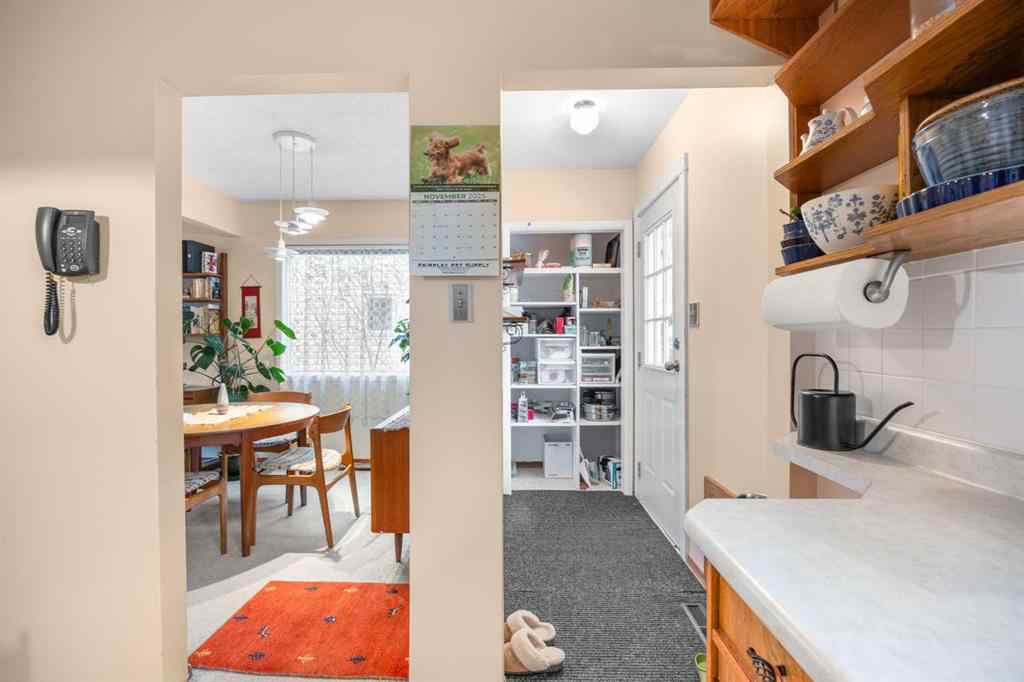 MLS® A2269382 - 4207 Villa Crescent NW in Varsity Calgary, Residential