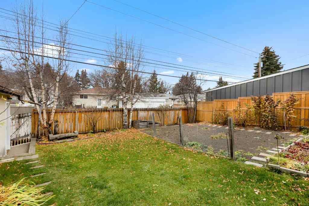 MLS® A2269382 - 4207 Villa Crescent NW in Varsity Calgary, Residential