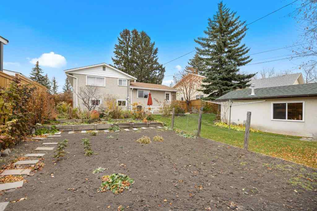 MLS® A2269382 - 4207 Villa Crescent NW in Varsity Calgary, Residential