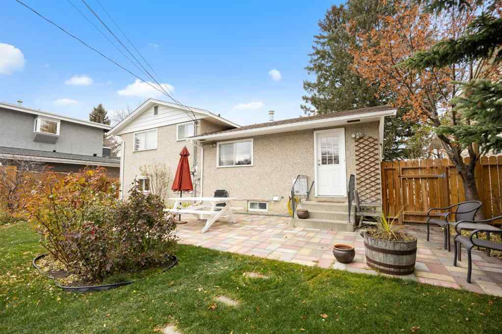 MLS® A2269382 - 4207 Villa Crescent NW in Varsity Calgary, Residential