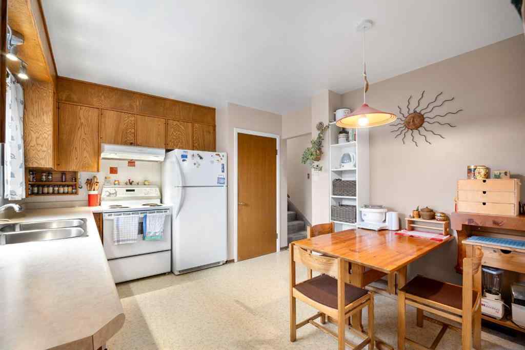 MLS® A2269382 - 4207 Villa Crescent NW in Varsity Calgary, Residential