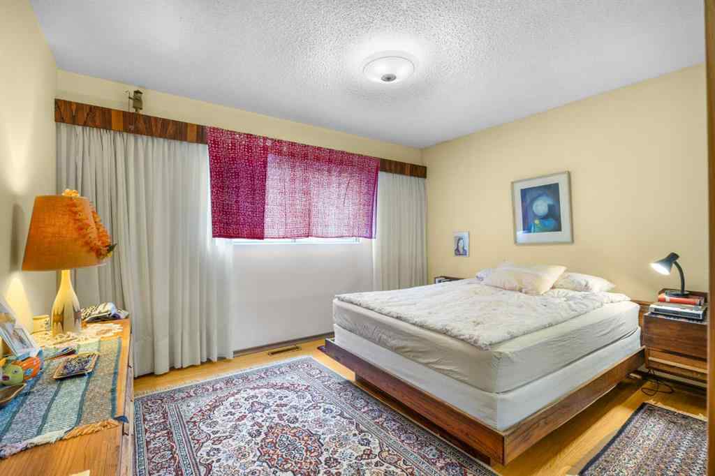 MLS® A2269382 - 4207 Villa Crescent NW in Varsity Calgary, Residential