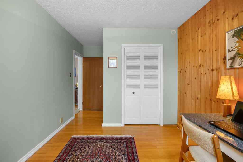 MLS® A2269382 - 4207 Villa Crescent NW in Varsity Calgary, Residential