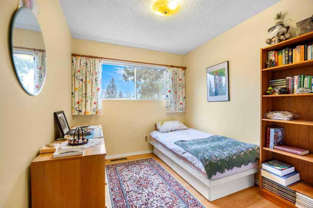 MLS® A2269382 - 4207 Villa Crescent NW in Varsity Calgary, Residential