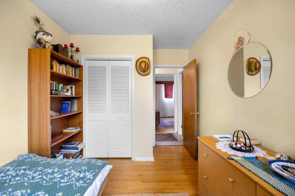 MLS® A2269382 - 4207 Villa Crescent NW in Varsity Calgary, Residential