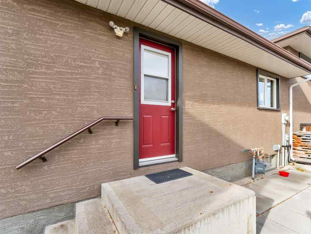 MLS&reg; # A2269389 - 1935 3 Avenue NE in Northeast Crescent Heights Medicine Hat, Residential Open Houses