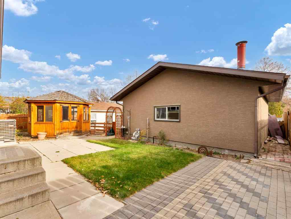 MLS&reg; # A2269389 - 1935 3 Avenue NE in Northeast Crescent Heights Medicine Hat, Residential Open Houses