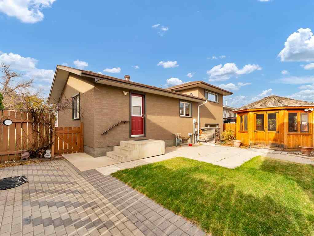 MLS&reg; # A2269389 - 1935 3 Avenue NE in Northeast Crescent Heights Medicine Hat, Residential Open Houses