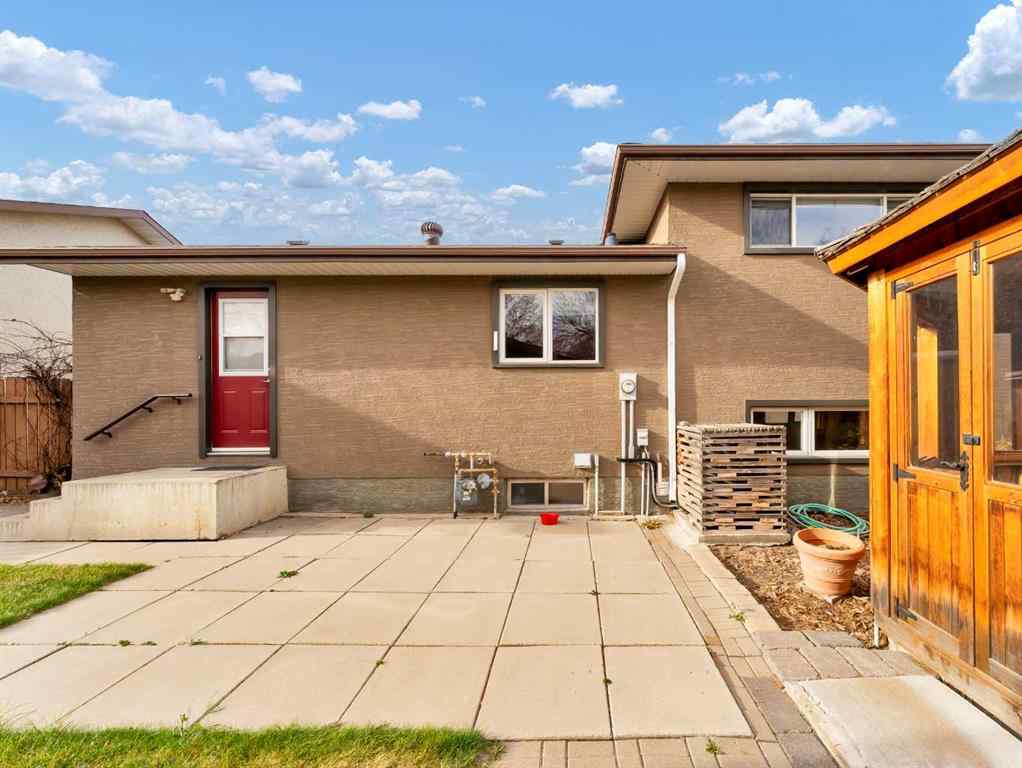 MLS&reg; # A2269389 - 1935 3 Avenue NE in Northeast Crescent Heights Medicine Hat, Residential Open Houses