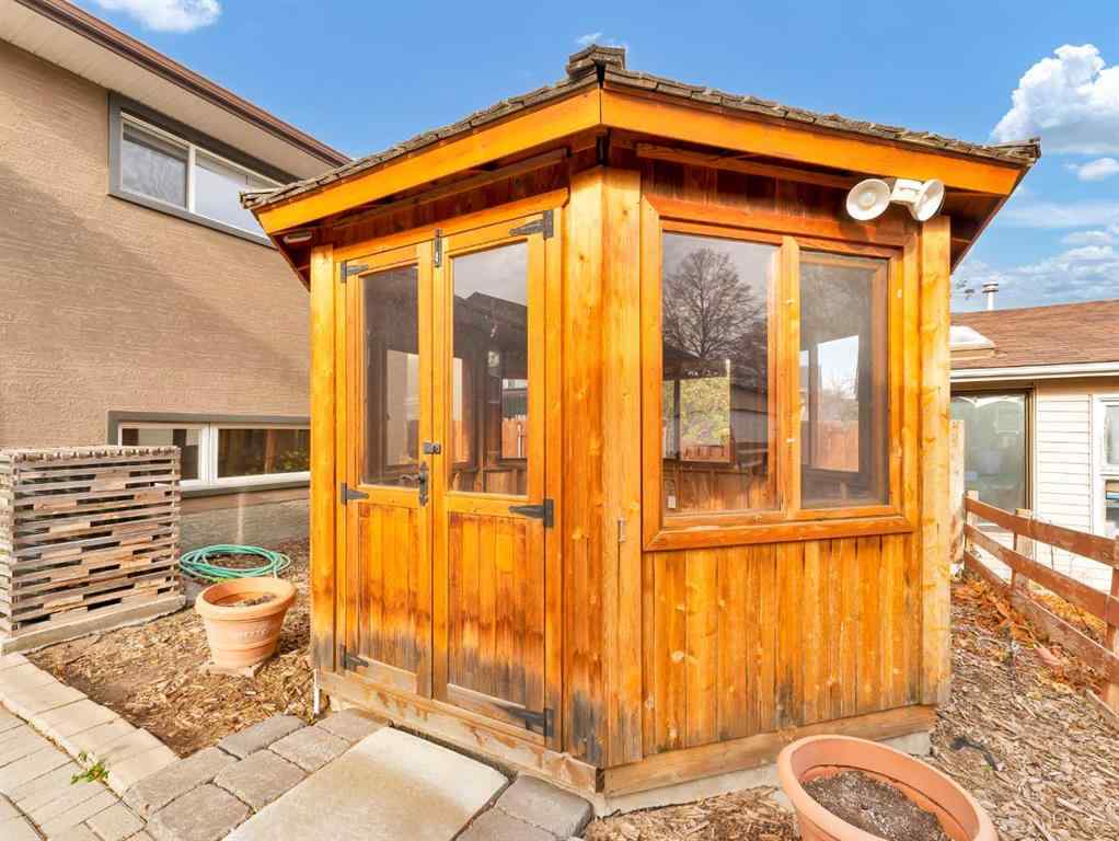 MLS&reg; # A2269389 - 1935 3 Avenue NE in Northeast Crescent Heights Medicine Hat, Residential Open Houses