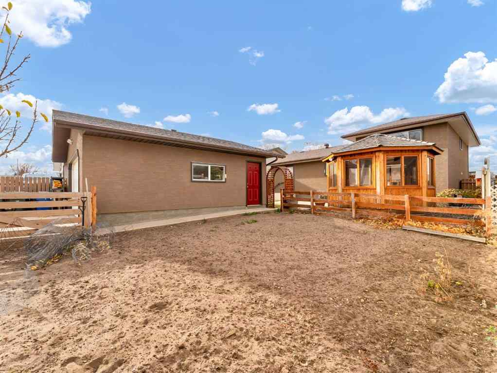 MLS&reg; # A2269389 - 1935 3 Avenue NE in Northeast Crescent Heights Medicine Hat, Residential Open Houses