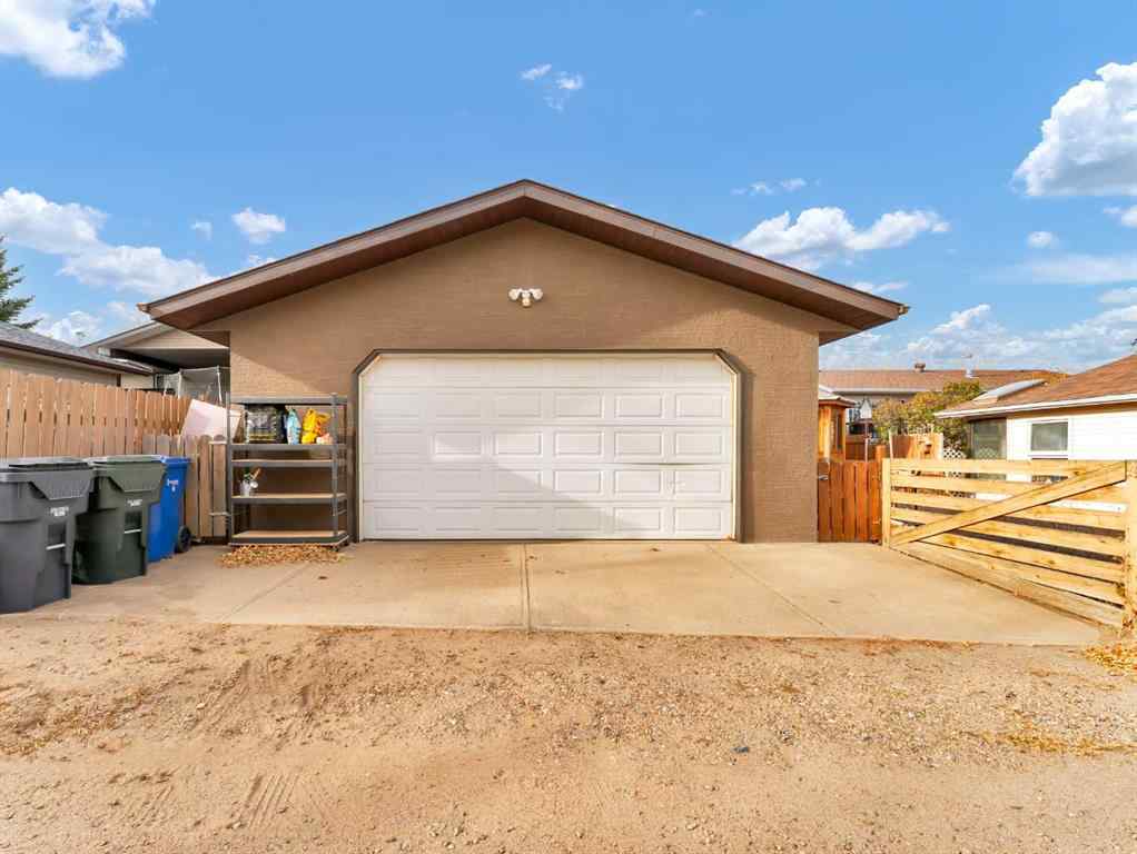 MLS&reg; # A2269389 - 1935 3 Avenue NE in Northeast Crescent Heights Medicine Hat, Residential Open Houses