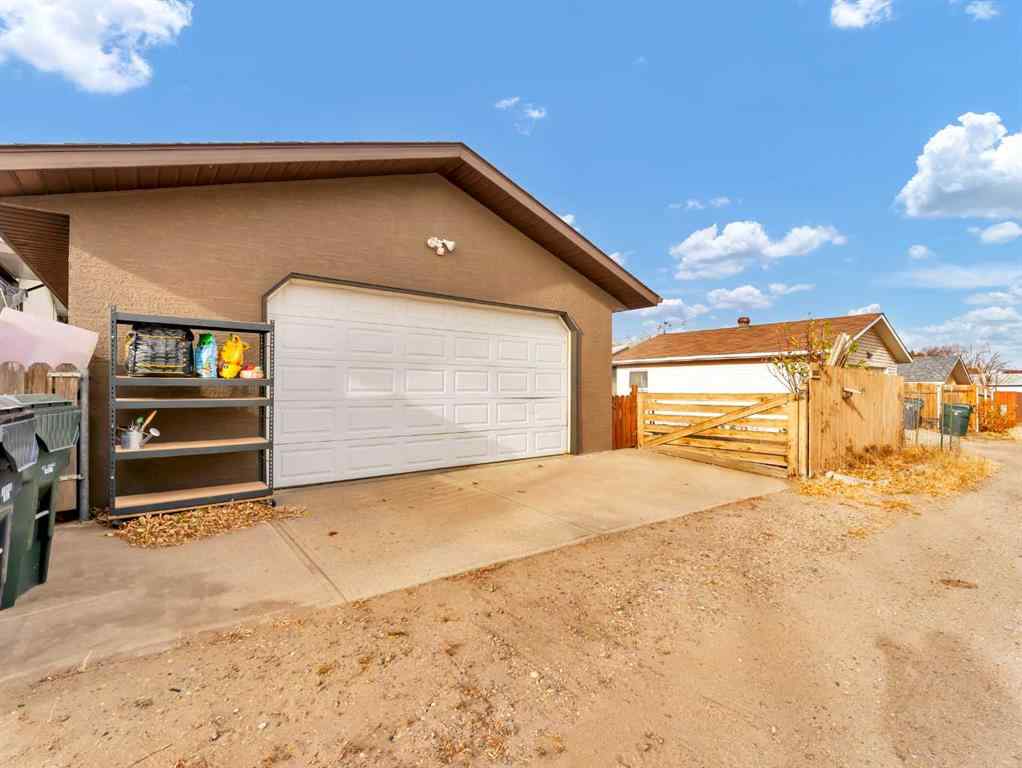 MLS&reg; # A2269389 - 1935 3 Avenue NE in Northeast Crescent Heights Medicine Hat, Residential Open Houses