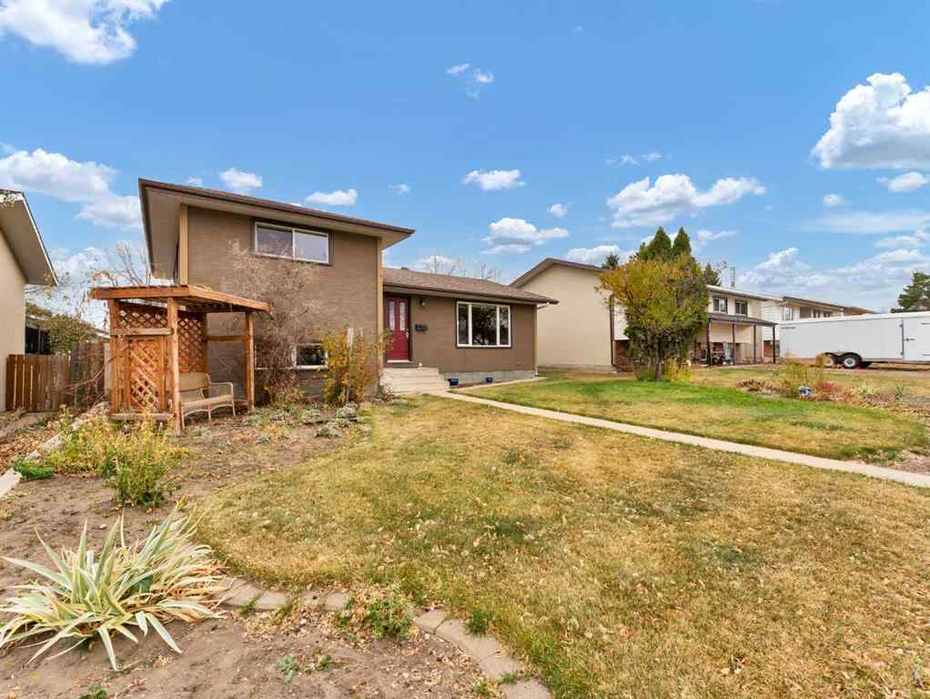 MLS&reg; # A2269389 - 1935 3 Avenue NE in Northeast Crescent Heights Medicine Hat, Residential Open Houses