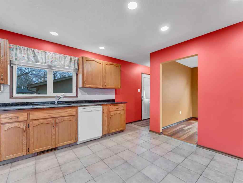 MLS&reg; # A2269389 - 1935 3 Avenue NE in Northeast Crescent Heights Medicine Hat, Residential Open Houses