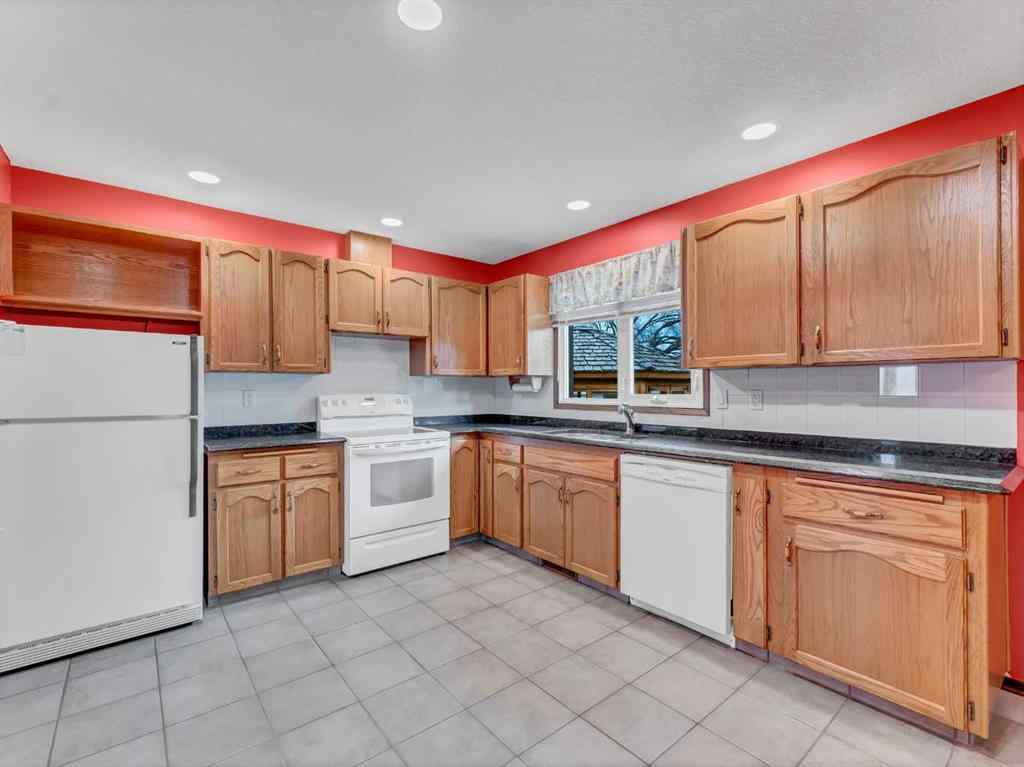 MLS&reg; # A2269389 - 1935 3 Avenue NE in Northeast Crescent Heights Medicine Hat, Residential Open Houses