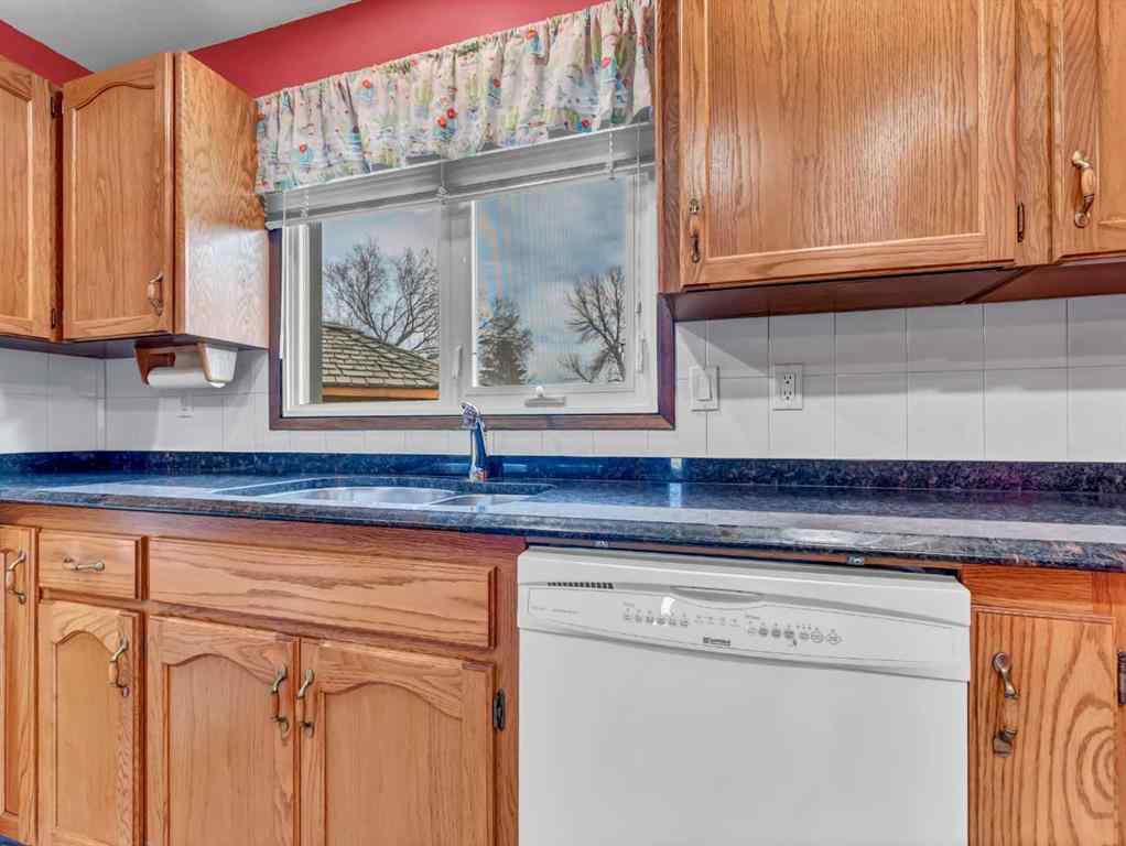 MLS&reg; # A2269389 - 1935 3 Avenue NE in Northeast Crescent Heights Medicine Hat, Residential Open Houses