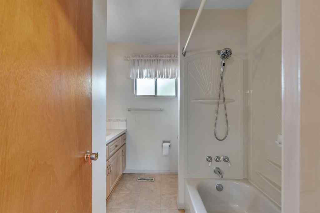 MLS® A2269394 - 832 Raynard Crescent SE in Albert Park/Radisson Heights Calgary, Residential