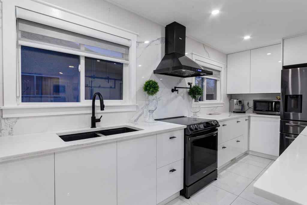 MLS® A2269400 - 5 Sydney Drive SW in Southwood Calgary, Residential