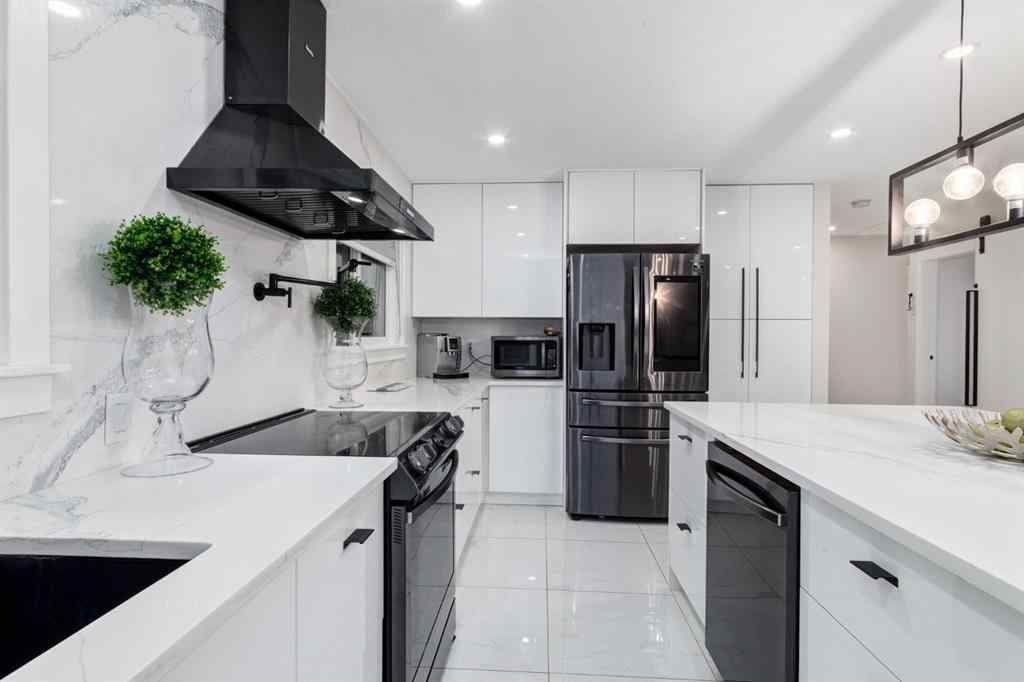 MLS® A2269400 - 5 Sydney Drive SW in Southwood Calgary, Residential