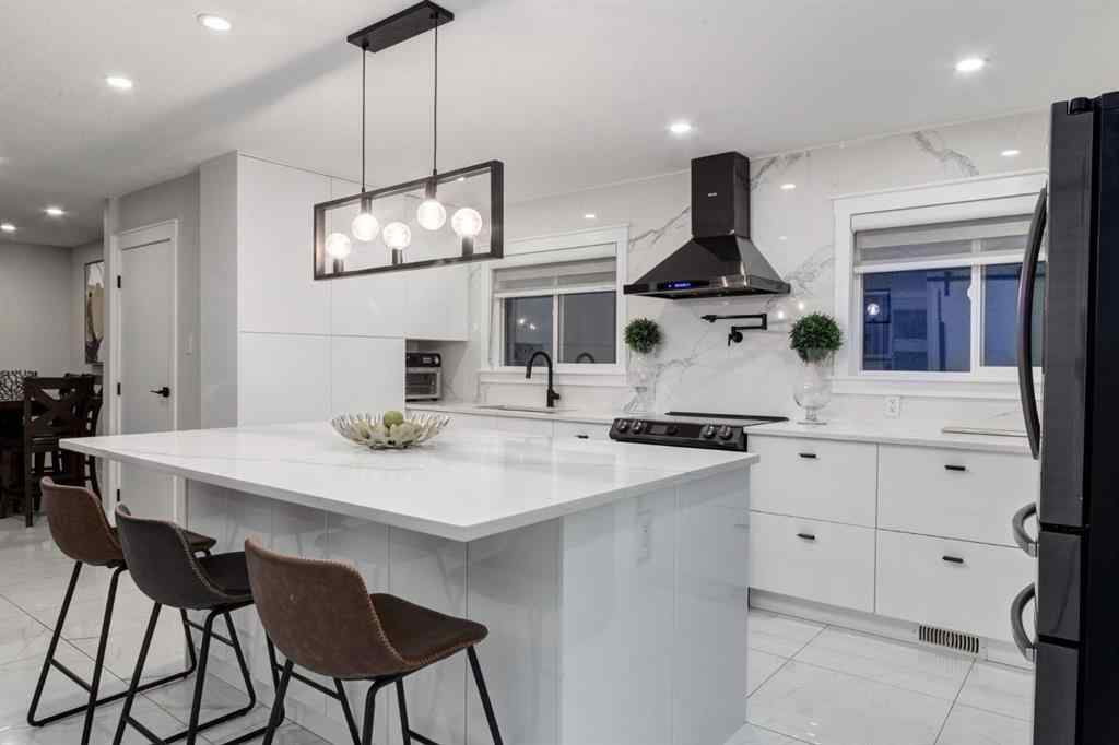 MLS® A2269400 - 5 Sydney Drive SW in Southwood Calgary, Residential