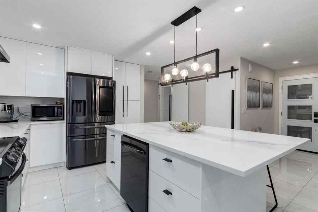 MLS® A2269400 - 5 Sydney Drive SW in Southwood Calgary, Residential