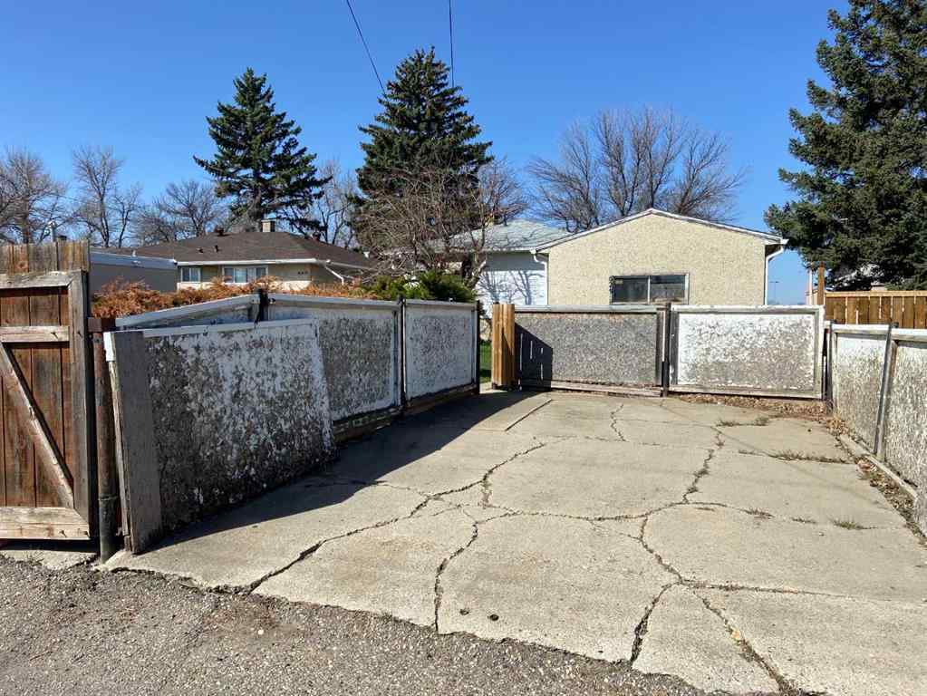 MLS® A2269414 - 629 Stafford Drive N in Senator Buchanan Lethbridge, Residential