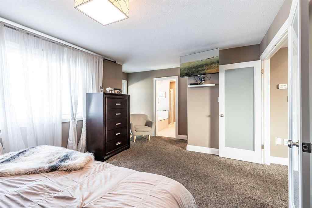 MLS&reg; # A2269429 - 46 Sterling Link SE in SE Southridge Medicine Hat, Residential Open Houses