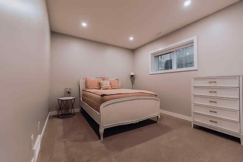 MLS&reg; # A2269451 - 1704 Sixmile View S in Southgate Lethbridge, Residential Open Houses