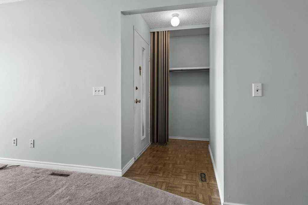 MLS&reg; # A2269452 - Unit #105 3500 Varsity Drive NW in Varsity Calgary, Residential Open Houses