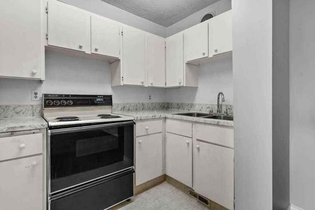 MLS&reg; # A2269452 - Unit #105 3500 Varsity Drive NW in Varsity Calgary, Residential Open Houses