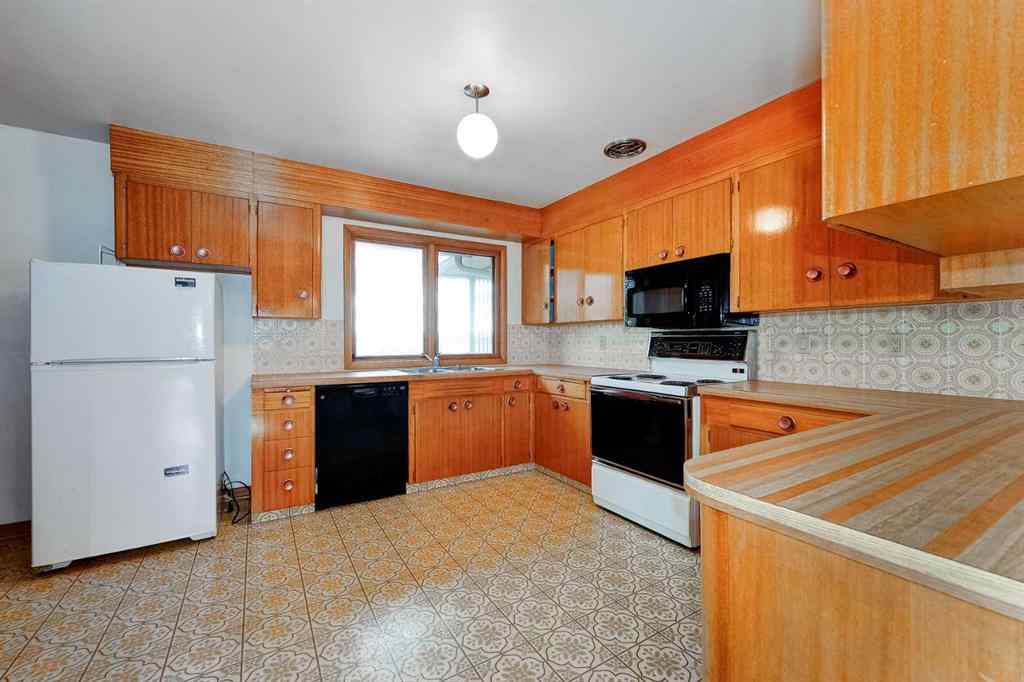 MLS® A2269461 - 1731 12 Avenue NW in Hounsfield Heights/Briar Hill Calgary, Residential