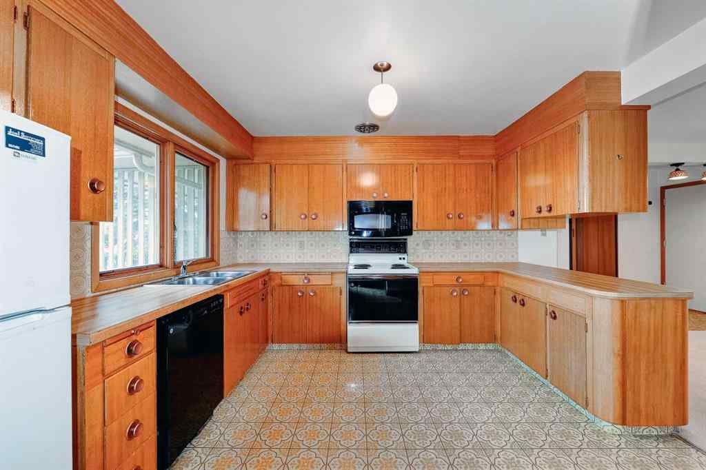 MLS® A2269461 - 1731 12 Avenue NW in Hounsfield Heights/Briar Hill Calgary, Residential