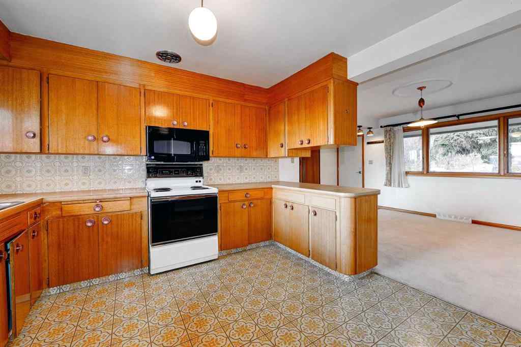 MLS® A2269461 - 1731 12 Avenue NW in Hounsfield Heights/Briar Hill Calgary, Residential