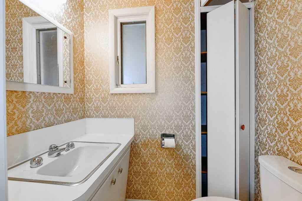 MLS® A2269461 - 1731 12 Avenue NW in Hounsfield Heights/Briar Hill Calgary, Residential