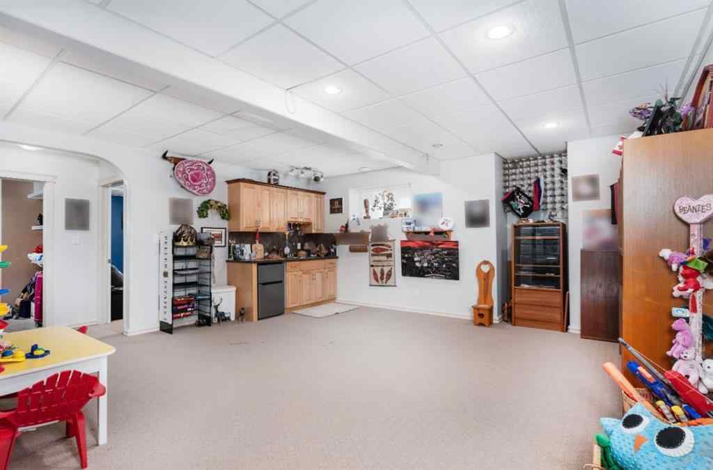 MLS® A2269465 - 6608 31 Avenue S in Enevold Camrose, Residential