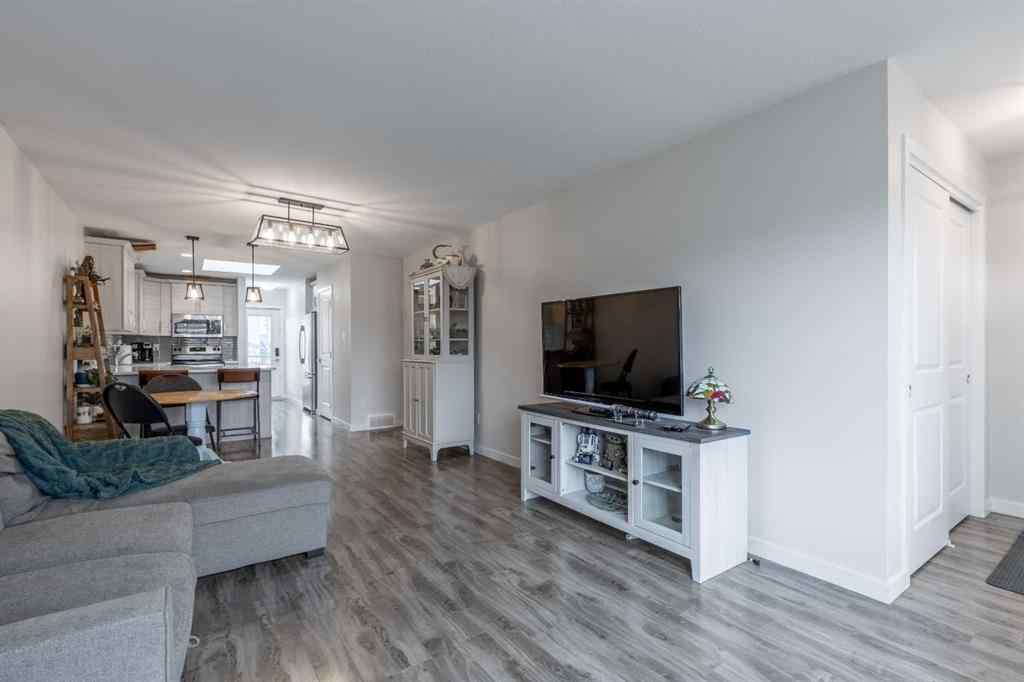 MLS&reg; # A2269518 - 982 41 Avenue N in Legacy Ridge / Hardieville Lethbridge, Residential Open Houses