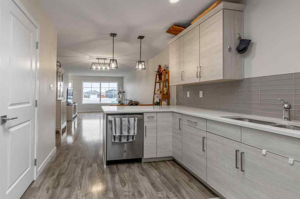 MLS&reg; # A2269518 - 982 41 Avenue N in Legacy Ridge / Hardieville Lethbridge, Residential Open Houses