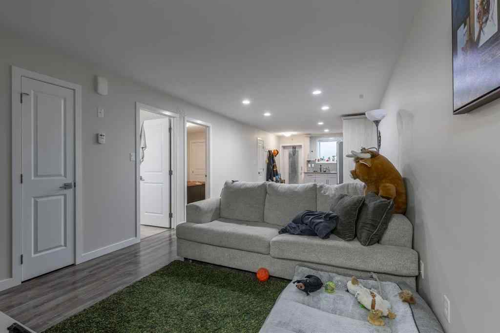 MLS&reg; # A2269518 - 982 41 Avenue N in Legacy Ridge / Hardieville Lethbridge, Residential Open Houses